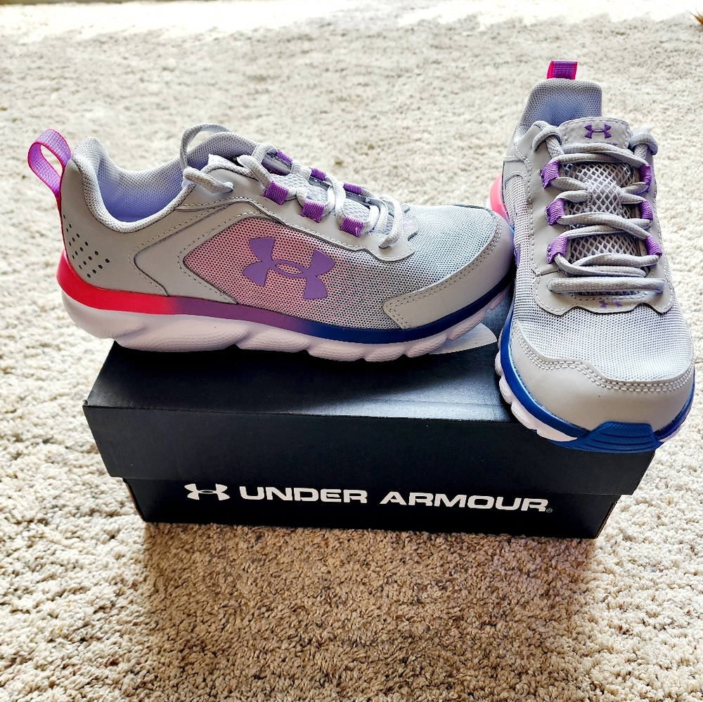 UnderArmour Youth Size 5 Shoes